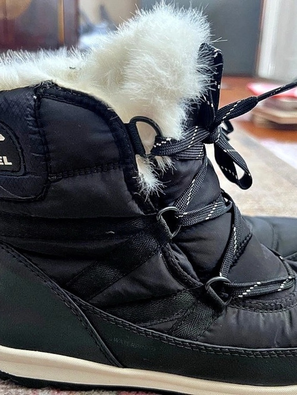 Sorel Whitney II Short Lace Short Lace Boots in Black & White US 9 Like New
